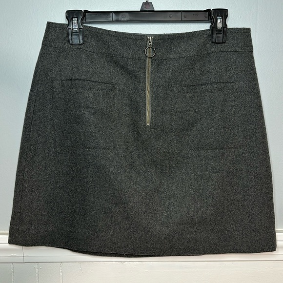 Madewell Dresses & Skirts - Madewell Wool Viscose Modal Grey Skirt with front pockets Size 6